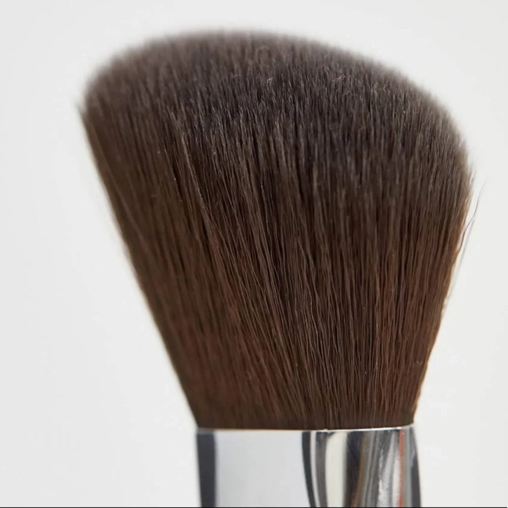 BECCA Angled Highlighting Brush